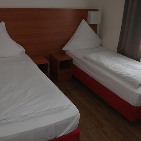 Stadt-Gut-Hotel Zum Rathaus Oberhausen  Eksteriør bilde