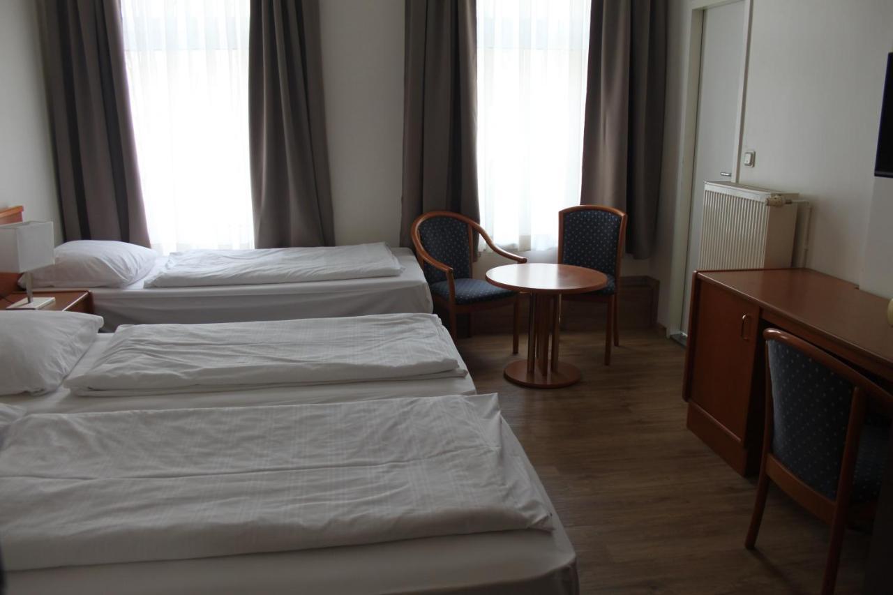 Stadt-Gut-Hotel Zum Rathaus Oberhausen  Eksteriør bilde