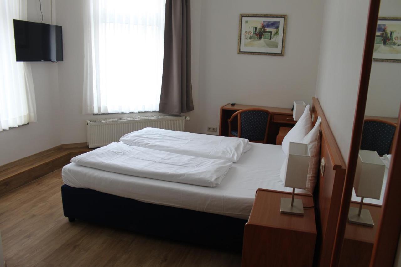 Stadt-Gut-Hotel Zum Rathaus Oberhausen  Eksteriør bilde