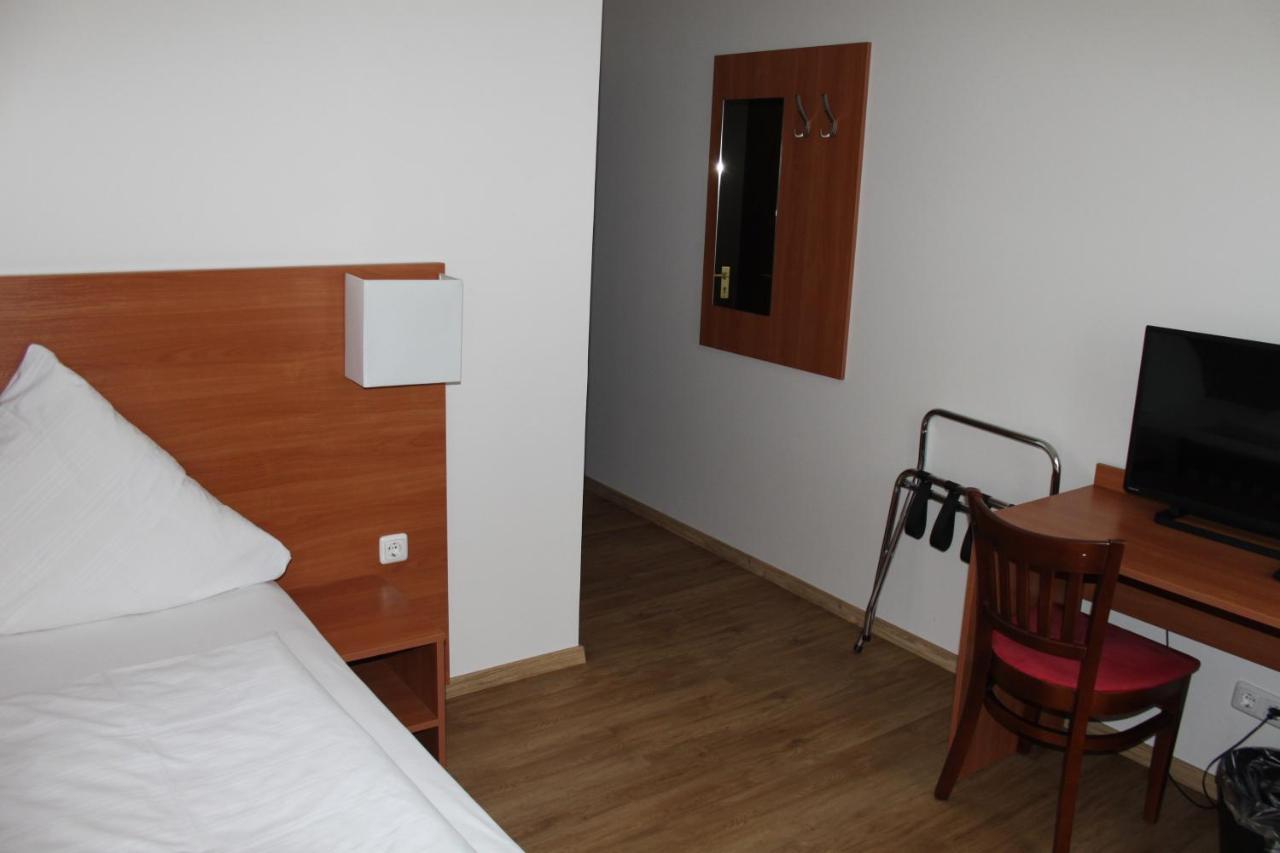 Stadt-Gut-Hotel Zum Rathaus Oberhausen  Eksteriør bilde