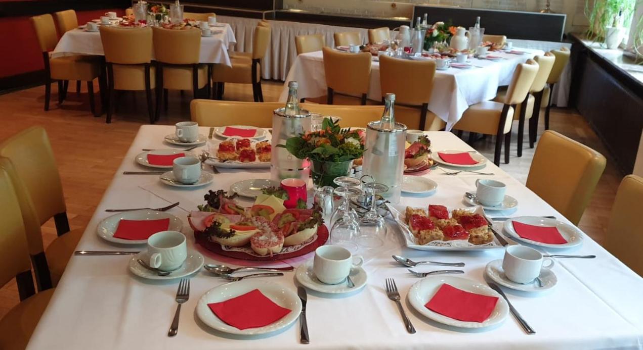 Stadt-Gut-Hotel Zum Rathaus Oberhausen  Eksteriør bilde