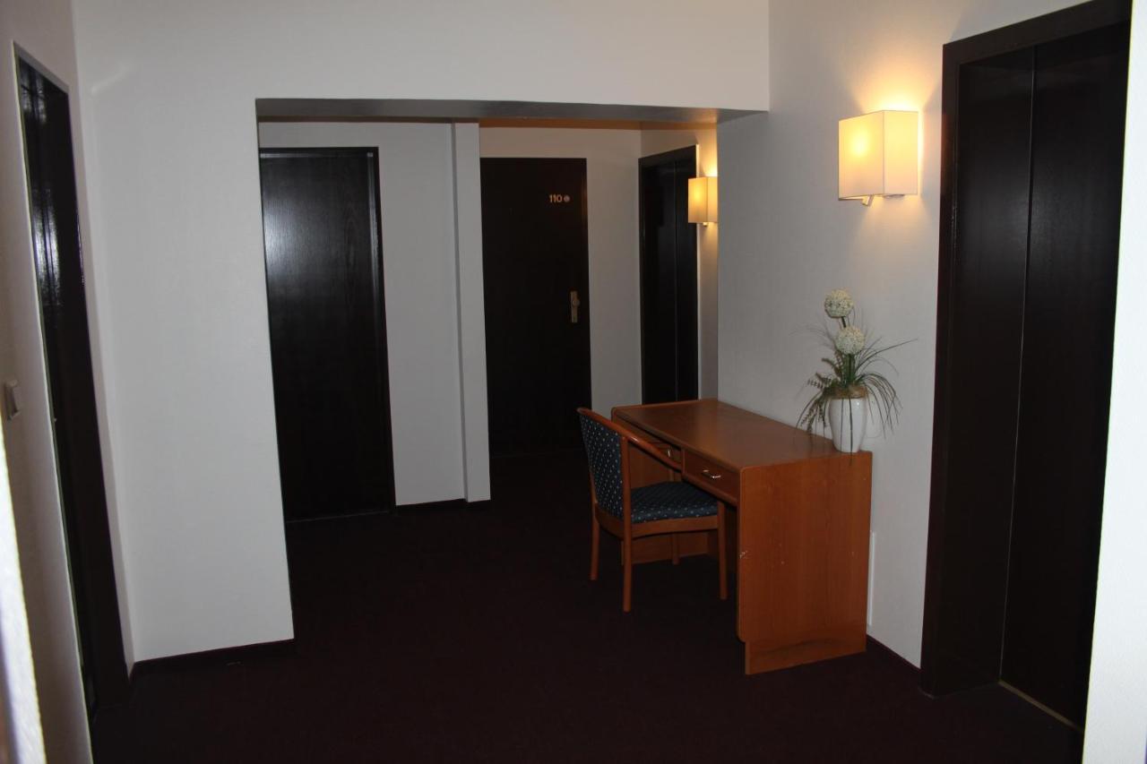 Stadt-Gut-Hotel Zum Rathaus Oberhausen  Eksteriør bilde